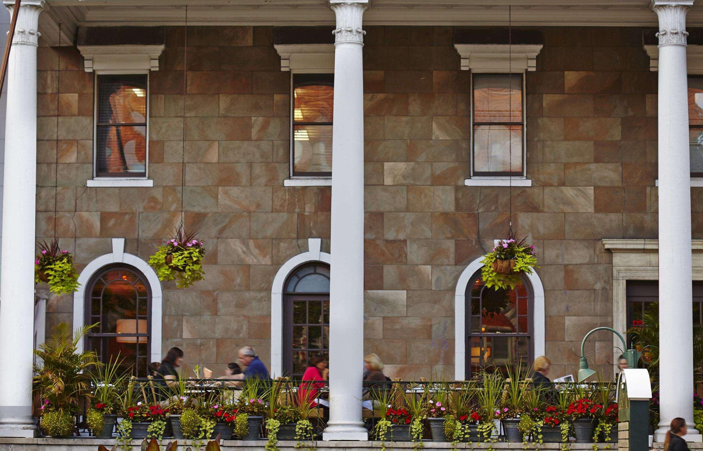 The Saratoga Hilton Hotel Saratoga Springs Bagian luar foto