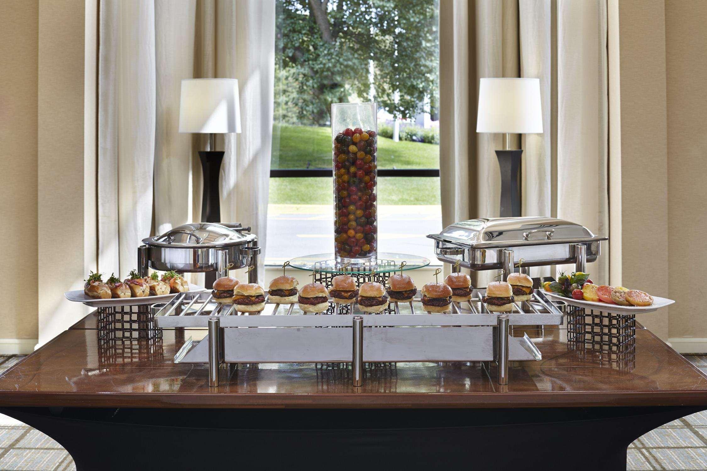 The Saratoga Hilton Hotel Saratoga Springs Bagian luar foto