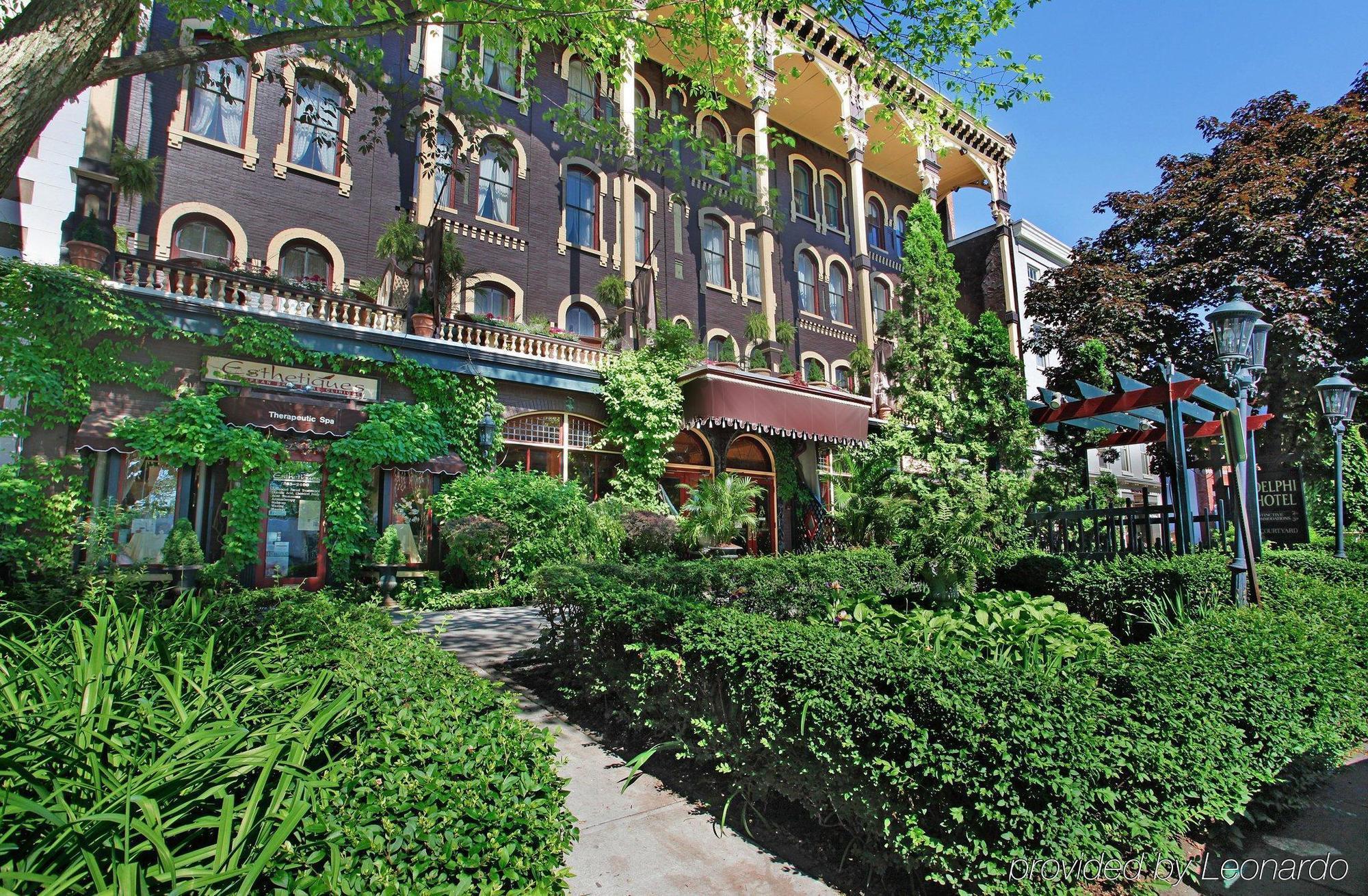 The Saratoga Hilton Hotel Saratoga Springs Bagian luar foto