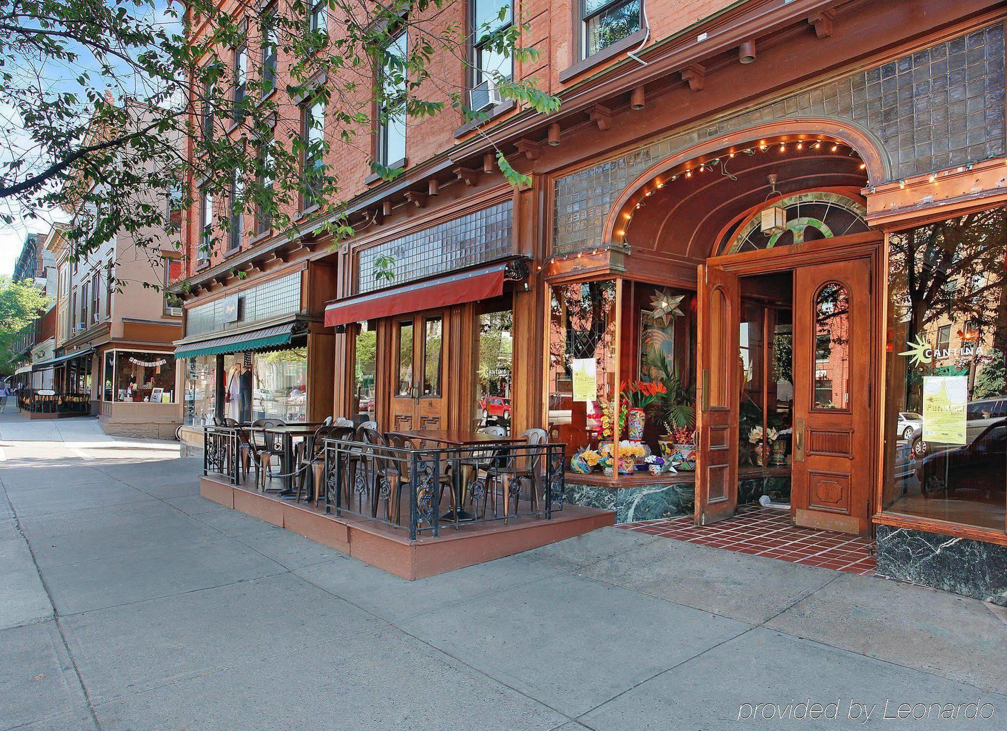 The Saratoga Hilton Hotel Saratoga Springs Bagian luar foto